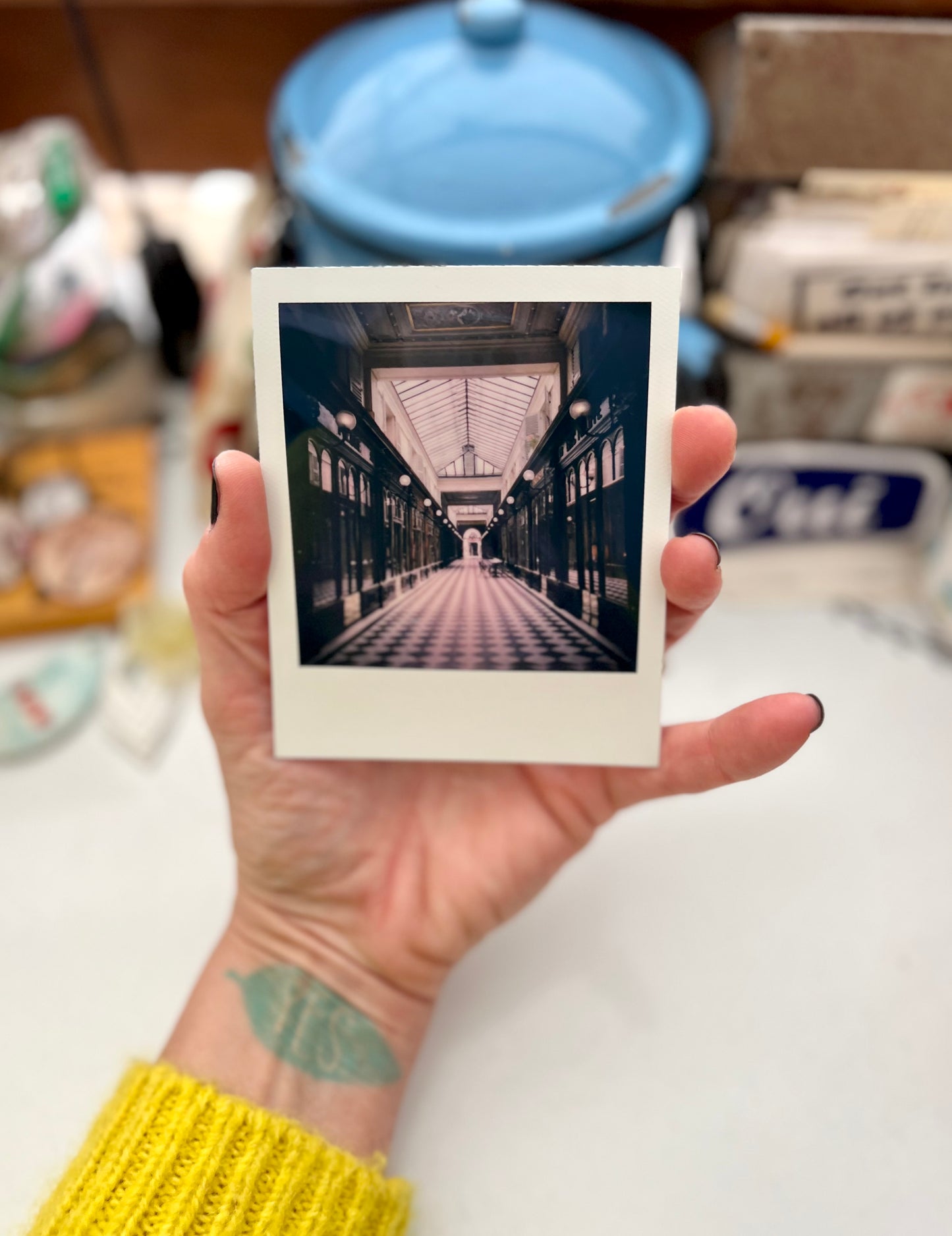 sold - paris / street photography captures