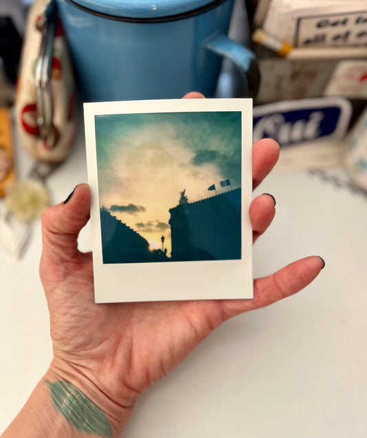 sold - paris street photography captures